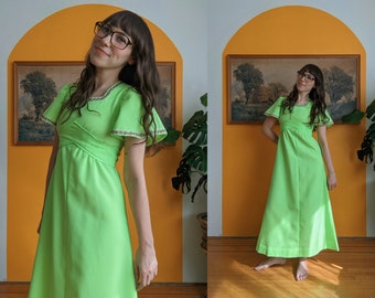 Vintage 70s Bright Green Dress with Flutter Sleeves and Pink Floral Trim // Size XS