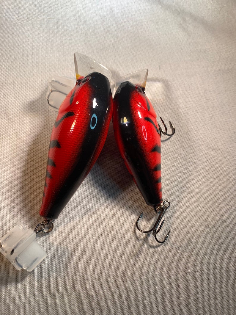 Custom painted crankbait craw pattern