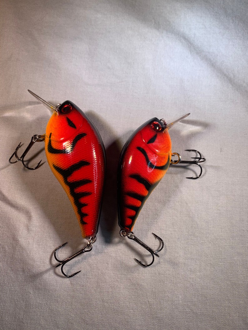 Custom painted crankbait craw pattern