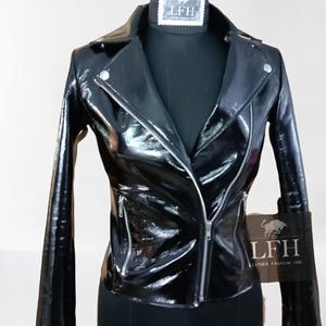 Veste motard 100 % cuir d'agneau verni souple, femme et fille Coupe ajustée, manches longues, look élégant, vous ressemblez à une actrice
