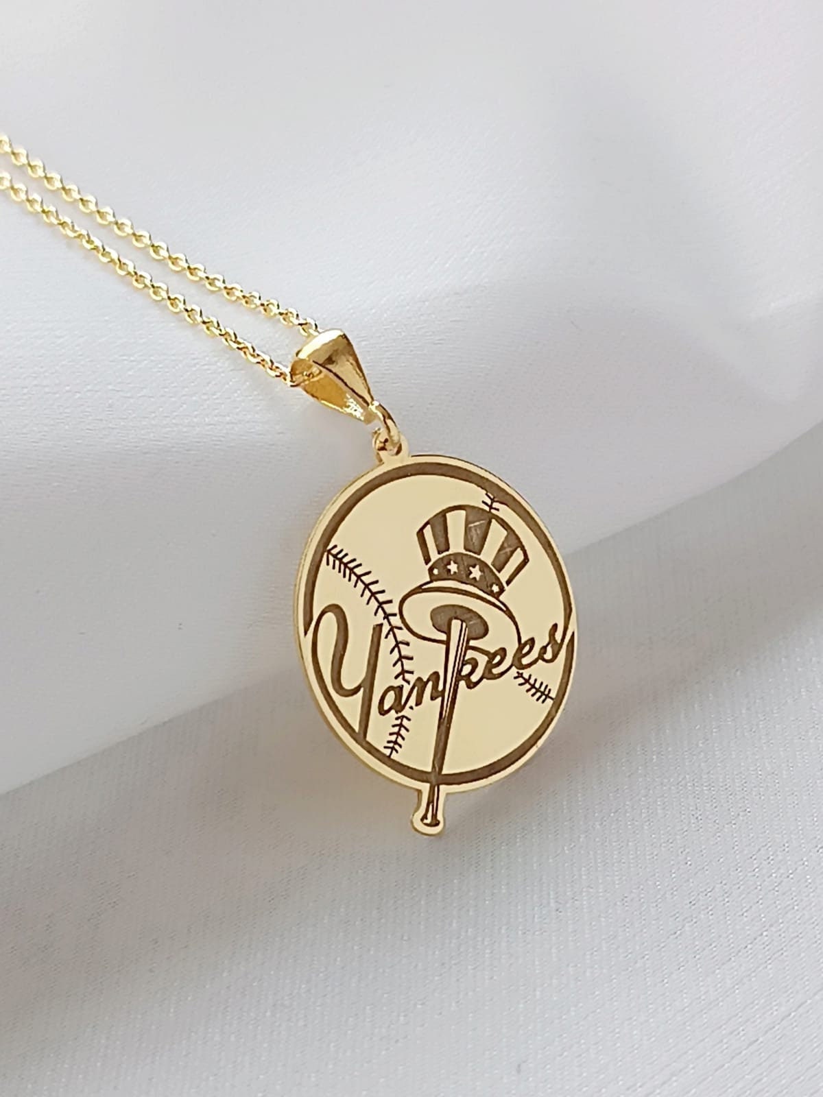高評価の贈り物高評価の贈り物14K BOX CHAIN 14K GOLD CHARM