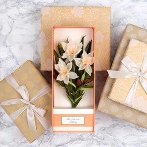 Confezione regalo floreale / Narcisi / Regalo messaggio personalizzato / Fiori primaverili / Bouquet fatto a mano / Fiori di narciso di carta / Disposizione floreale