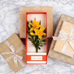 Confezione regalo floreale / Narcisi / Regalo messaggio personalizzato / Fiori primaverili / Bouquet fatto a mano / Fiori di narciso di carta / Disposizione floreale