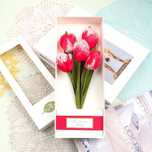 Confezione regalo Flowers / Tulipani / Regalo messaggio personalizzato / Fiori primaverili / Bouquet fatto a mano / Fiori di tulipano di carta / Disposizione floreale / Regalo