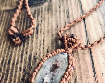 Handmade Agate Macrame Necklace: Boho Healing Crystal Jewelry