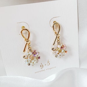 Orecchini di ghirlanda annodati floreali iridescenti / orecchini di fiori di conchiglia iridescenti / 925 argento sterling / placcato oro / Nine2FiveStudioCo