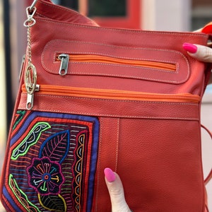 Handmade Leather Shoulder Bag with Molas Multicolour flower