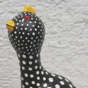 Garden sculpture &quot;BLACK CHICKEN&quot;, colorful decorative stone sculpture, 30 cm high, unique, weatherproof, original gift for the bird lover
