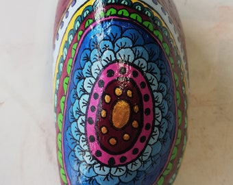 Stone 7, paperweight or decorative stone for indoors and outdoors, L 14 cm, weight 1050g, unique, colorfully painted, weatherproof, original gift