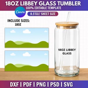 Puede incluir: Un vaso de vidrio Libbey transparente de 532 ml con tapa de bambú y pajita transparente. La plantilla digital muestra un paisaje con colinas verdes y nubes blancas sobre un cielo azul, en formato de 21,59x27,94 cm como archivos DXF, PDF, PNG, PSD y SVG.