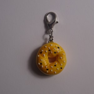 Breloque pour bagel en pâte polymère, breloque pour pain, breloque nourriture, breloque pour pâtisserie