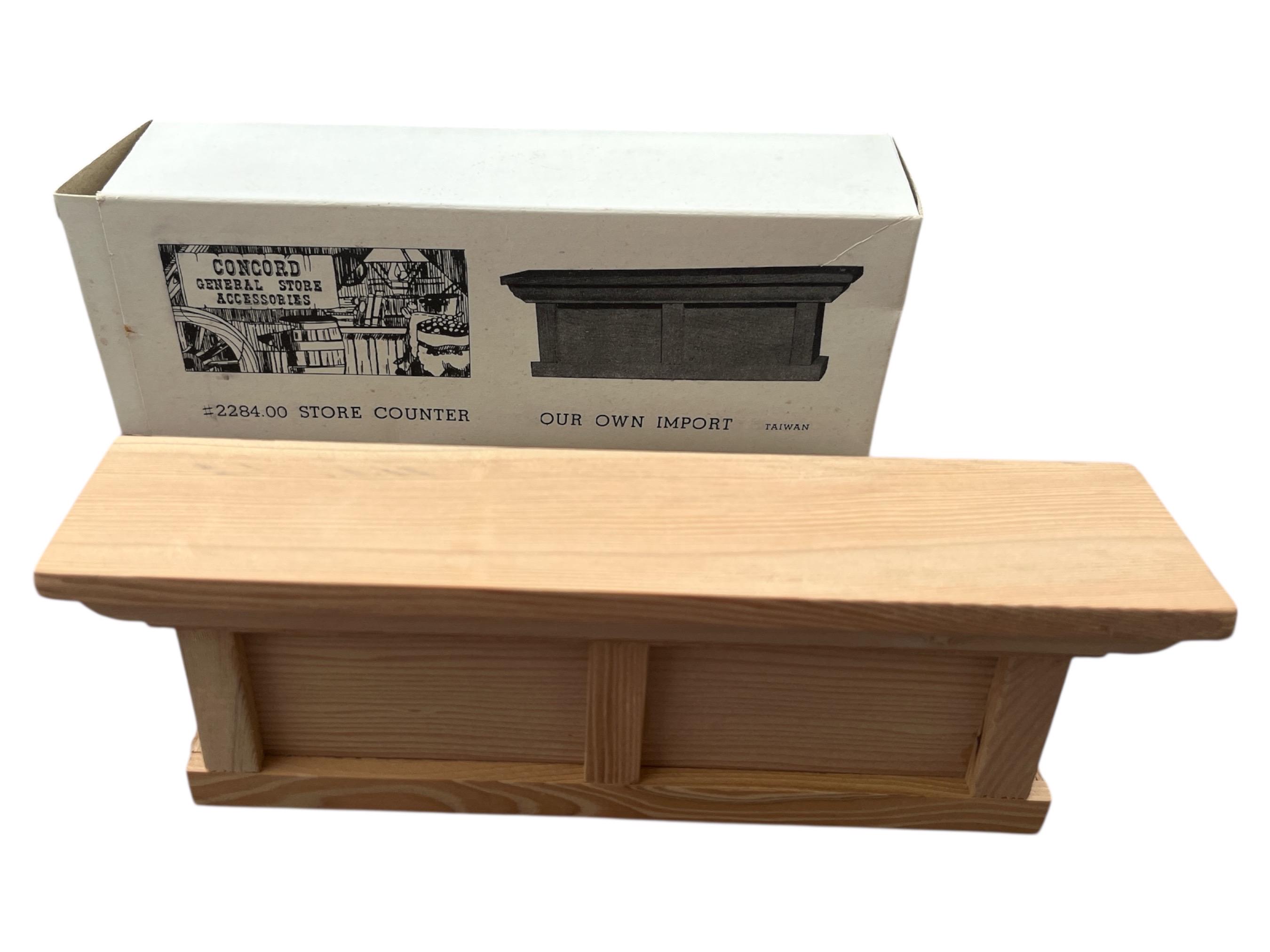 MINIATURE DELLA CASA DELLE BAMBOLE  Vetrina per frutta - Bancone da negozio  Miniatura artigianale fatta a mano in 12a scala. Da CosediunaltroMondo - Italia