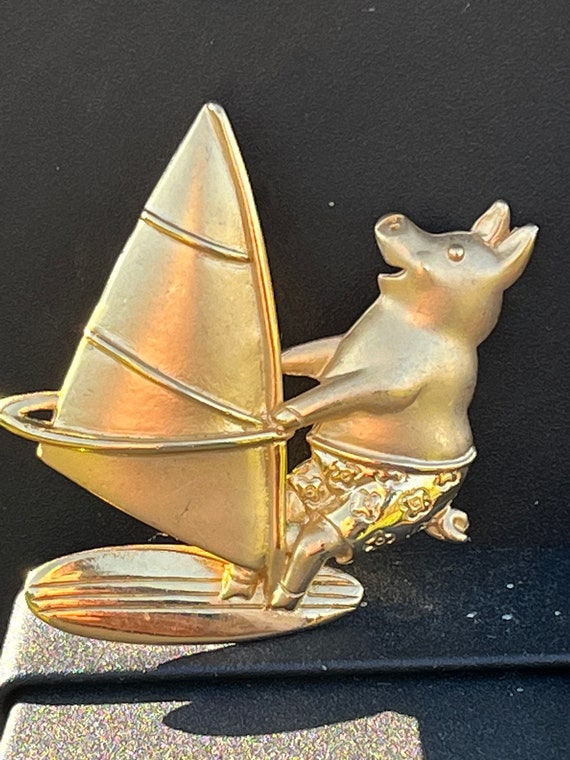 Vintage Windsurfing Pig Brooch; JJ Gold Tone Pig B