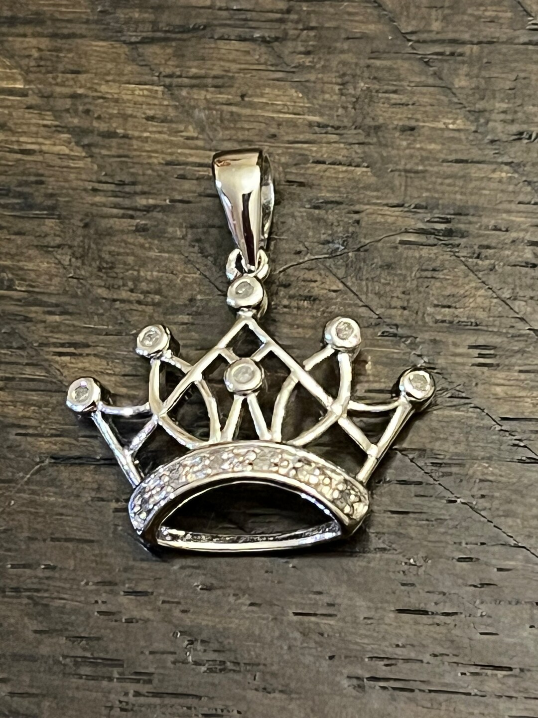 Silver crown pendant Clearance