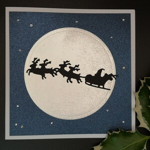 Cartolina di Natale con Babbo Natale, Renna, Slitta, Rudolph, Cartolina di Natale contemporanea, Cartoline per uomini, Cartoline festive, Carte con la luna, Cartoline con animali