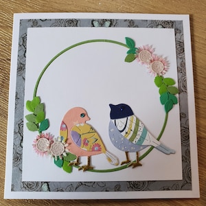 Oiseaux dans une couronne de fleurs, carte d'anniversaire oiseau, cartes pour femmes, carte pour amoureux des oiseaux, carte pour maman, carte pour grand-mère, amoureuse de la nature, carte jardin