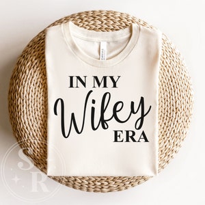 Bruid svg, vrouw svg, Taylor Swift svg, Bruids svg, Bruids partij svg, Betrokken svg, Engagement svg, In mijn wifey tijdperk, Svg, Png