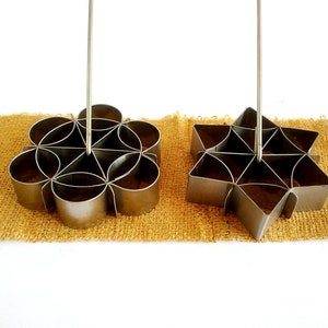 NIEUWE SET 2 handgemaakte roestvrijstalen rozetkoekjes Patty Shell Vintage messing bloemvorm mal 9 cm