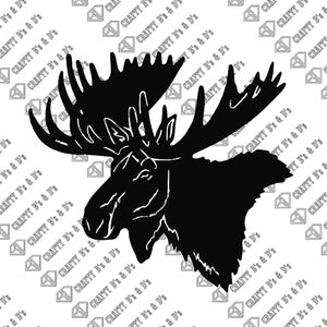 Puede incluir: Silueta negra de una cabeza de alce con grandes astas. El alce está mirando hacia el lado derecho de la imagen.