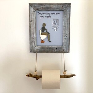 Collage di immagini rettangolari in stile pebble art, divertente porta carta igienica