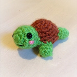 Mini Turtle Keychain - Cute Amigurumi Crochet Keychain with Carabiner Clip - FREE SHIPPING - Gift - Christmas - Birthday