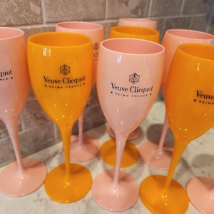 12 Veuve Clicquot Champagne Flute New
