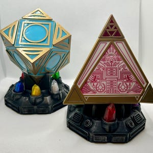 Display Stands | Star Wars Galaxy’s Edge Holocron and Kyber Crystals