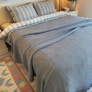 King size muslin blanket, 4 layers thick, color options, bed cover, wrinklefabric, new house gift gauze blanket