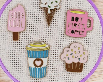 Macroon Flatback Resin Needle Minder Macroon Flatback Resin Needle Minder