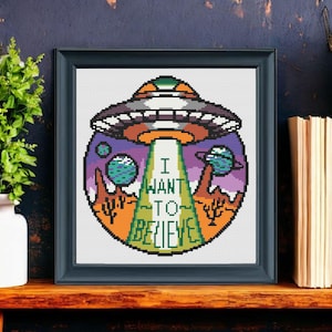 Padrão de Ponto Cruz "Eu Quero Acreditar" em PDF - Desenho de Bordado de OVNI Alienígena - Download Instantâneo