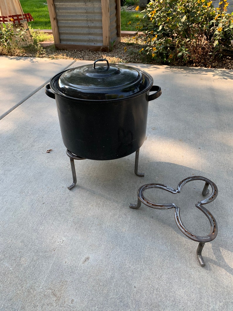 Dutch Oven Trivet Horseshoe 6 Inch Tall Etsy