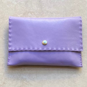 Pochette en cuir mauve lilas, pochette en cuir véritable unique en son genre entièrement cousue à la main, sac événementiel, sac à main violet mauve lilas, 22 x 15 cm