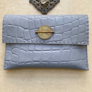 Pochette en cuir fabriquée artisanalement, entièrement cousue à la main, sac pour événement, borsa cucita a mano, sac gris tendance, sac à main à imprimé animal, 29 x 20 cm
