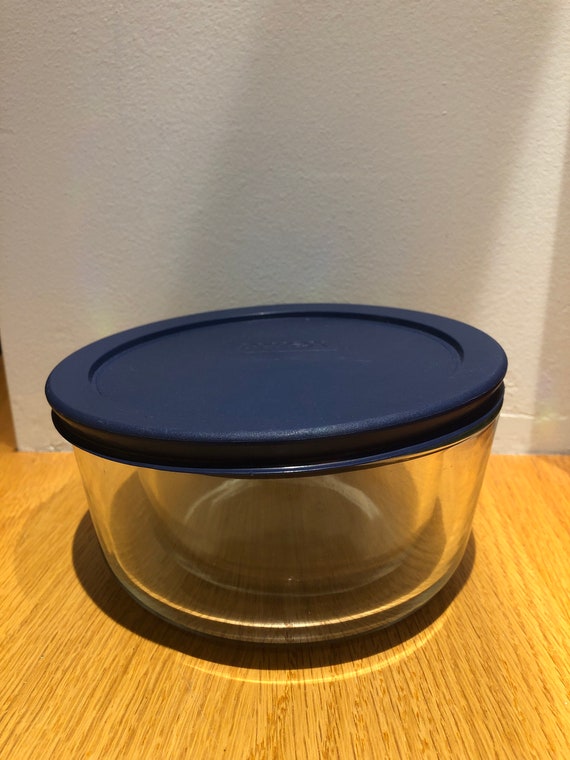 Pyrex Glass Storage With Lid 7 Cup, Utensils