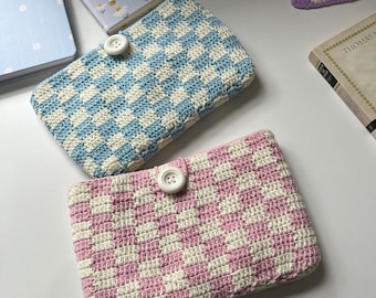 Gehäkelte karierte Buchhülle, rosa und blau karierte Buchhülle, gehäkelte handgemachte Buchhülle, Buchhülle, Geschenk für Buchliebhaber