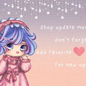 Puede incluir: Ilustraci&oacute;n de un personaje de dibujos animados con cabello azul y un vestido rosa. El personaje lleva una diadema de encaje con rosas. El texto en la imagen dice: "Shop update monthly, don't forget to add favorite shop for new update."