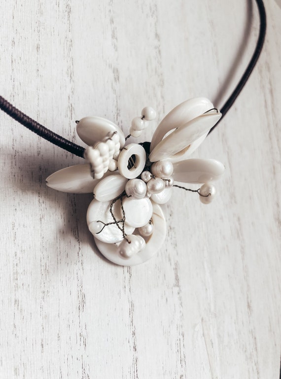 Handmade Mother of Pearl and Freshwater Pearl Cor… - image 1