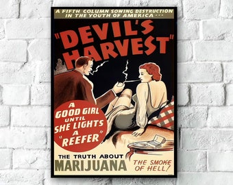 Puede incluir: Póster vintage enmarcado, "Devil's Harvest", contra una pared de ladrillos blancos. El póster muestra a un hombre y una mujer fumando, con texto como "A Good Girl Until She Lights a Reefer" y "The Truth About Marijuana". El marco es negro.