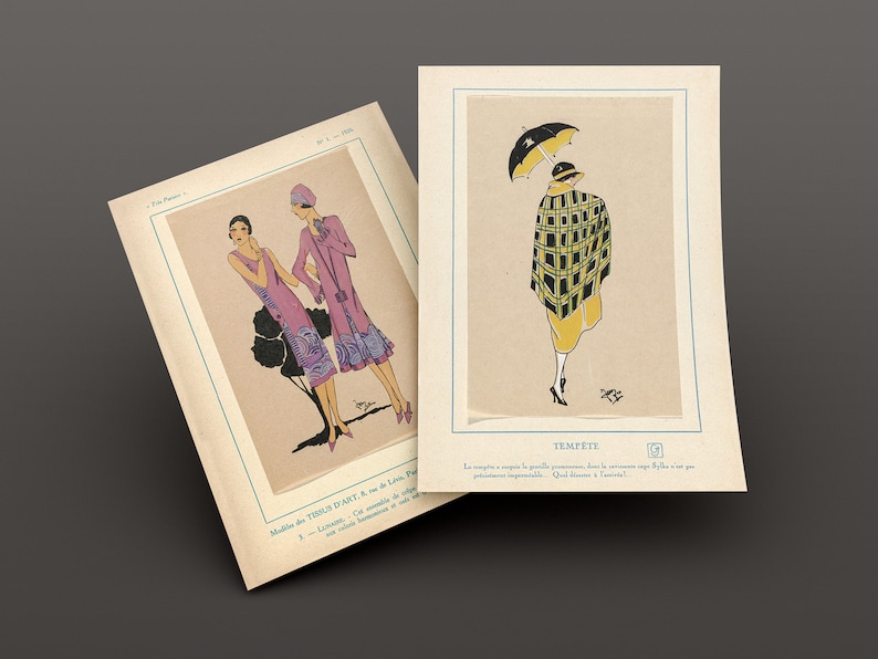 Pu&ograve; includere: Due illustrazioni di moda vintage di una rivista degli anni '20. La prima illustrazione mostra due donne che indossano abiti rosa e viola. La seconda illustrazione mostra una donna che indossa un abito a quadri giallo e nero con un ombrello nero.