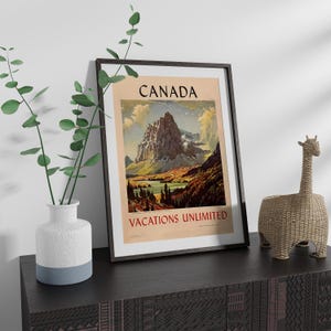 Op de afbeelding: Vintage reisposter dat vakantie in Canada promoot. De poster toont een bergketen met een meer op de voorgrond. De tekst op de poster luidt "Canada Vacations Unlimited".