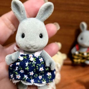 VTG Mix of 12 Collection of Calico Critters, Sylvanian Families. Babblebrook family And Others afbeelding 8