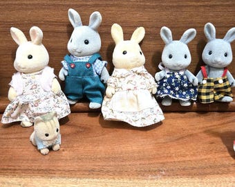 VTG Mix of 12 Collection of Calico Critters, Sylvanian Families. Babblebrook family And Others