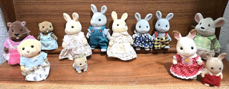 VTG Mix of 12 Collection of Calico Critters, Sylvanian Families. Babblebrook family And Others afbeelding 1