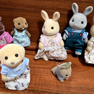 VTG Mix of 12 Collection of Calico Critters, Sylvanian Families. Babblebrook family And Others afbeelding 2