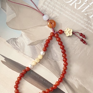 Correa para teléfono, cadena de ágata roja, cordón de perla auténtica, dije de jade rojo con hebilla de la paz, pulsera floral con cadena para teléfono, regalo para ella