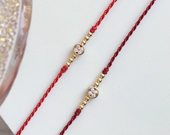 Minimalistisches rotes Schnur-Armband mit vergoldeten Perlen und Kristallakzent, verstellbarer Glücksschutzschmuck, zierliches Alltagsarmband