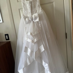 Used wedding shop gowns online