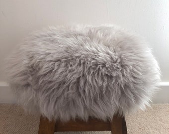 Real Sheepskin Stool Cover: Round Seat, Soft Fluffy Decor (30cm x 3cm)