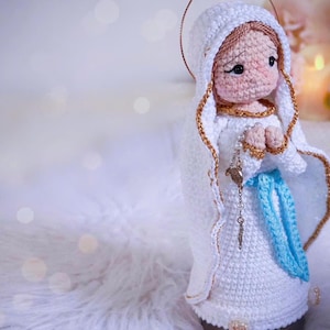 Handmade Crochet Virgin Mary Amigurumi Doll with Rosary,Catholic Religious Gift,Personal Yarn Saint Figure,Altar Decor Spiritual Home Prayer