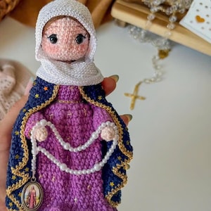Handmade Virgin Mary Crochet Doll with Rosary – Catholic Religious Gift,Amigurumi Prayer Doll,Personalized Holy Figure,Christian Altar Decor